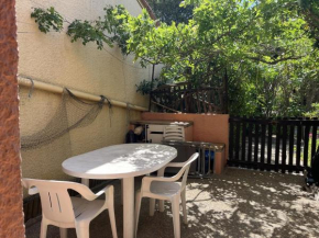 Charmant T3 climatisé en RDC, terrasse fleurie, idéal famille, 6P, proche plage, parking inclus - FR-1-799-18